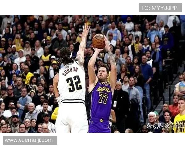 湖人对掘金比赛精彩比分统计分析与关键数据回顾