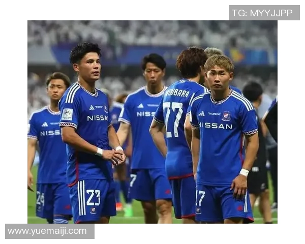 横滨水手与新泻天鹅的激烈对决展现足球魅力与团队精神